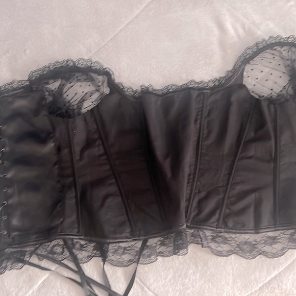 LARGE Gothic Lace and Satin Black Corset - Picture 8 of 11